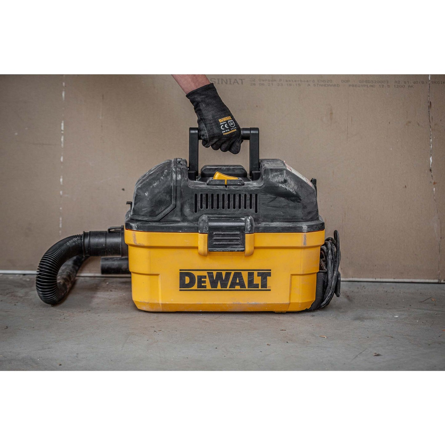 PORTABLE 4 GALLON WET/DRY VAC