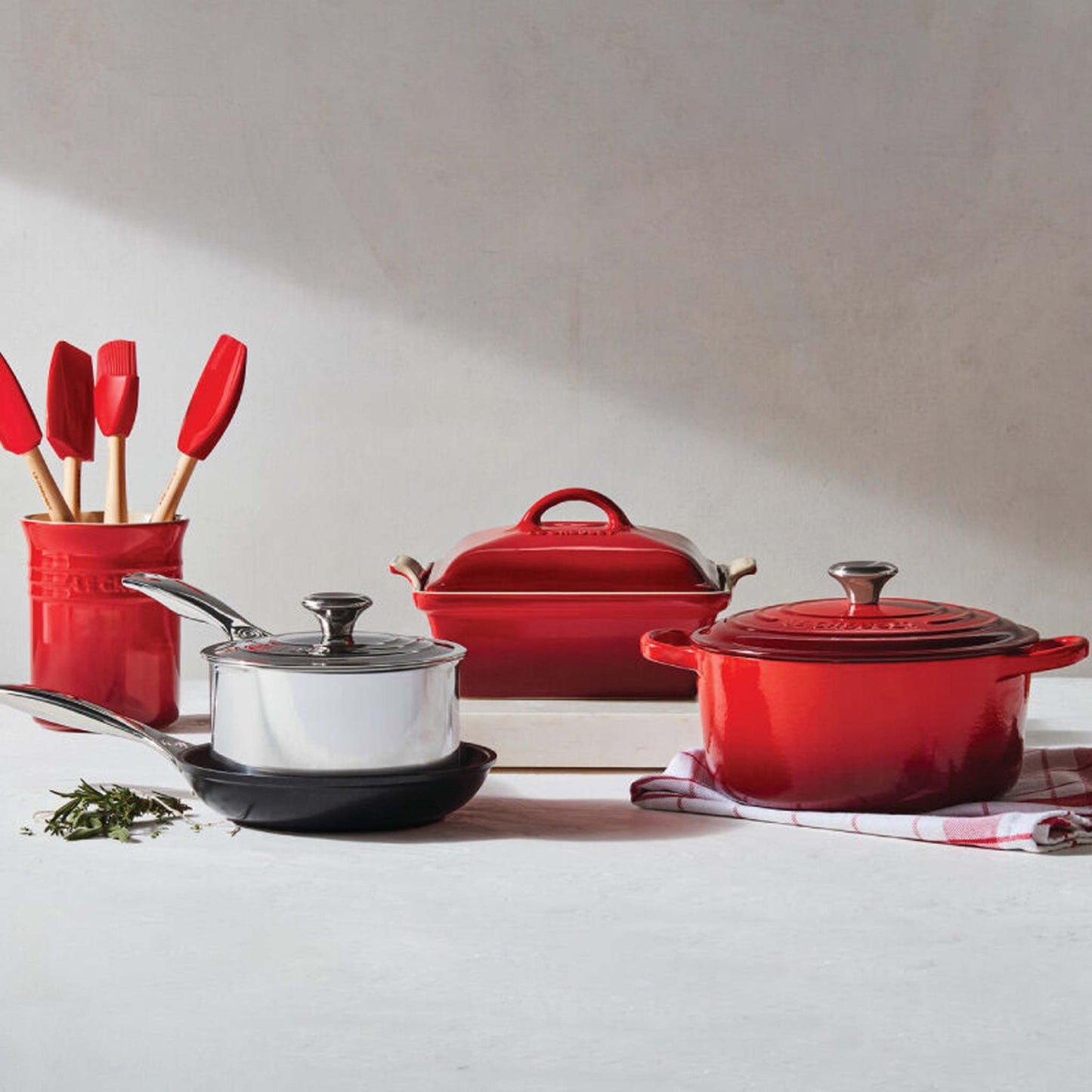 12PC MIXED MATERIAL KITCHEN & COOKWARE SET CERISE